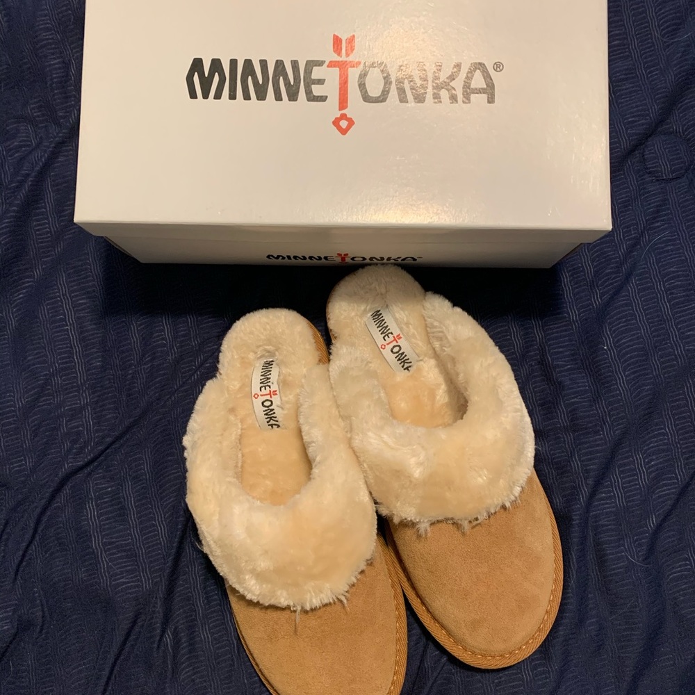 NEW Minnetonka slippers